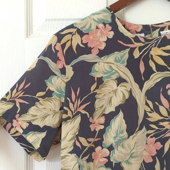 Chaus 90's Vintage 100% Silk Light Floral Short Sleeve Round Neck Blouse Gray 8 - Picture 3 of 11